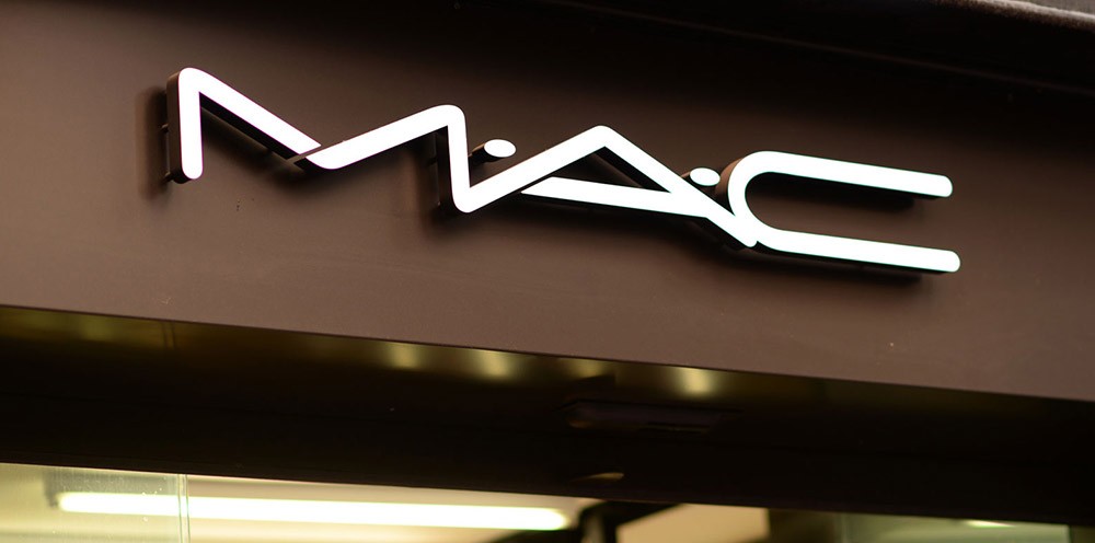 Make-up Art Cosmetics, plus connu sous le nom de M·A·C ou MAC Cosmetics, est un fabricant de cosmétiques fondé en 1985 à Toronto, au Canada et dont les bureaux sont situés à New York, aux États-Unis. MAC Cosmetics est contrôlé depuis 1994 par le groupe Estée Lauder, et propose une gamme très large de produits de maquillage pour le public et les professionnels.