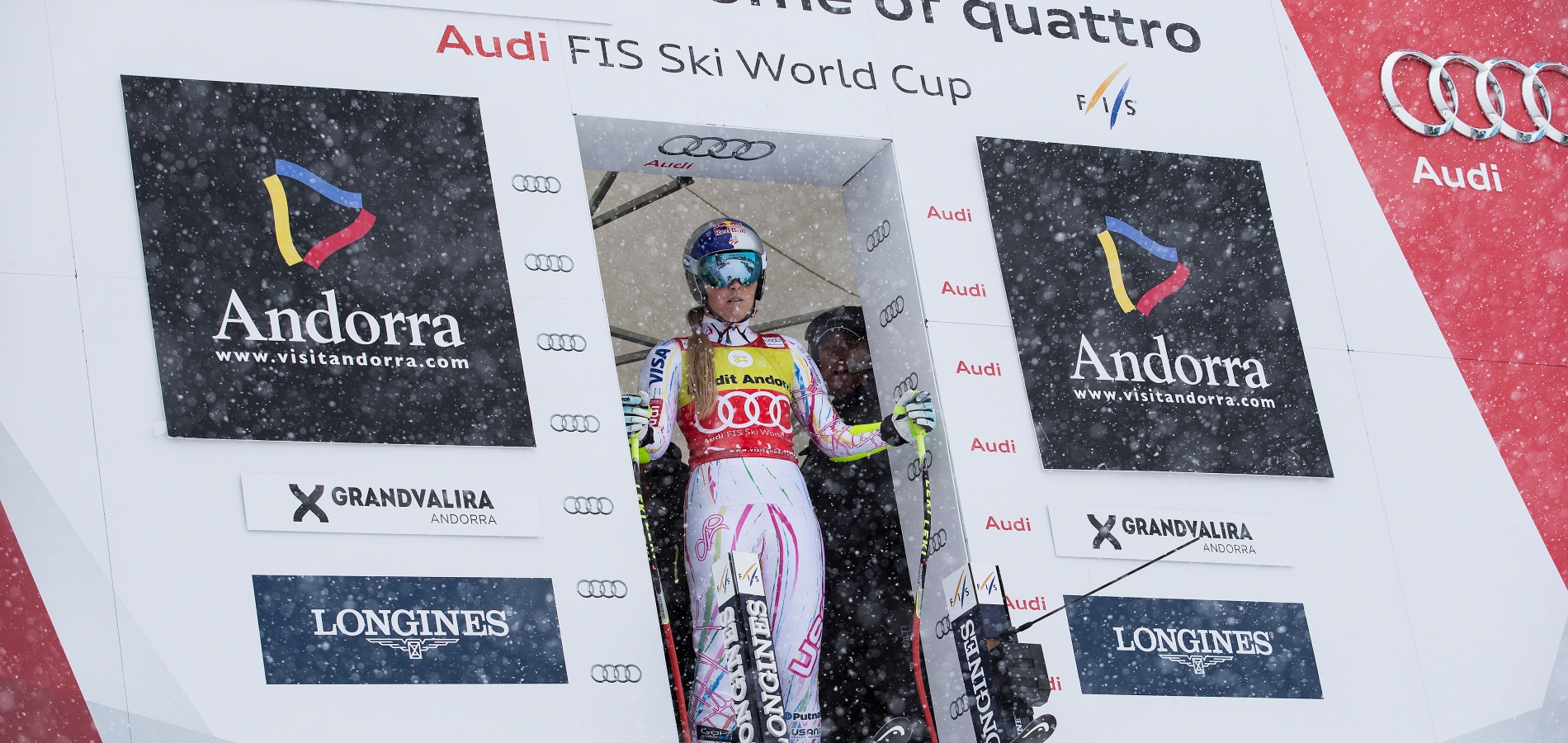 Grandvalira culmina 3 anys de feina per fer realitat l'esdeveniment més gran de la seva història Els dos traçats on es disputaran les diferents proves estan pràcticament a punt per a la gran cita que tindrà lloc de l'11 al 17 de març  Marcel Hirscher i Mikaela Shiffrin encapçalen la classificació de la competició, actualment aturada per la celebració dels Campionats del món a Suècia    Andorra la Vella, 8 de febrer del 2019. Des que l'octubre del 2015 la Federació Internacional d'Esquí (FIS) va escollir els sectors de Soldeu El Tarter de Grandvalira per a la celebració de les Finals de la Copa del Món d'esquí alpí del 2019, l'estació ha treballat incansablement per fer realitat l'esdeveniment esportiu més gran de la història d'Andorra. La gran cita serà de l'11 al 17 de març, quan el país rebrà els millors esquiadors i esquiadores del món, que lluitaran pel títol a les pistes Àliga d'El Tarter, on es disputaran les proves de velocitat, i Avet (Soldeu), escenari de les disciplines tècniques. Durant aquest temps, i més intensament a partir de la celebració de les finals de la Copa d'Europa de l'any passat, s'ha treballat per tal que l'estació disposi de la darrera tecnologia i totes les eines per tal de convertir l'Àliga i l'Avet en pistes de Copa del Món de referència a Europa. Un dels projectes ambiciosos que ho poden garantir és la plataforma esquiable de Soldeu, que ha permès ampliar l'arribada de la pista Avet, disposar de més espai per a les graderies, els equips i els patrocinadors, i millorar la logística de la retransmissió televisiva. El director general del Comitè Organitzador, Conrad Blanch, ha explicat durant la presentació d'aquest divendres que l'estació “està preparada per oferir al món la seva millor cara”. Després d'enllestir la nova plataforma, els equips tècnics s'han centrat durant les darreres setmanes en posar a punt els dos traçats on es disputaran les diferents proves. Blanch ha explicat que el traçat de la pista Avet està ja a punt, mentre que pel que fa a l'Àliga falta acabar de condicionar la part superior però que estarà en perfecte estat de cara a la històrica cita.   Les dues pistes hauran de passar l'anomenat snow control el pròxim 28 de febrer. A part d'aquest tràmit, la FIS, un cop va haver validat les instal·lacions el passat mes d’octubre, no s'ha pronunciat més, donant plena confiança a l'equip organitzador de les Finals. Els dies previs a l'esdeveniment, caldrà instal·lar un total de 18.195 metres de xarxa de seguretat.   La presentació també ha comptat amb la presència del cap de Govern,  Antoni Martí, en qualitat de president d’honor del Comitè Organitzador, que ha destacat que un esdeveniment d’aquestes característiques permet “associar la marca Andorra a l’elit esportiva mundial”. També ha pres la paraula el cònsol major de Canillo, Josep Mandicó, que ha tingut unes paraules emotives per a tots aquells visionaris que van creure en el projecte i ha esperonat a tots els andorrans a viure les finals com un espectacle únic que no es poden perdre. De la seva banda, Xavier Cornella, conseller executiu i director general de Crèdit Andorrà, el principal patrocinador, ha recordat que “ja fa més de mig segle que donem suport a l’esquí. El nostre compromís cap a aquestes Finals forma part d’un convenciment que ve de molt enrere i el temps ha avalat que aquest compromís era encertat”.   Marcel Hirscher i Mikaela Shiffrin encapçalen la classificació S'espera que la competició aplegui una norantena d'esquiadors, sumant els 25 corredors i corredores de cada disciplina, tot i que el nombre exacte se sabrà un cop es tanquin les inscripcions el 25 de febrer. Actualment, el circuit de Copa del Món està aturat perquè s'estan disputant els Campionats del Món a Åre, Suècia, una cita que se celebra cada dos anys. Fins a la data, la classificació general masculina l'encapçalen l'imbatible esquiador austríac Marcel Hirscher, seguit pel francès Alexis Pinturault i el noruec Henrik Kristoffersen. En categoria femenina, l'americana Mikaela Shiffrin està en primera posició, l'eslovaca Petra Vlhová és segona i la suissa Wendy Holdener ocupa el tercer lloc. Les Finals de la Copa del Món Andorra 2019 no comptaran amb la llegenda de l'esquí Lindsey Vonn, ja que ha anunciat que es retira després dels mundials d'Åre, ni tampoc amb l'especialista en velocitat Aksel Lund Svindal, que també penja els esquís aquest febrer. La competició mobilitzarà fins a 600 persones dels equips de cadascun dels 18 països participants.   Aquest hivern, tots serem campions A banda del vessant competitiu, l'organització de les Finals de la Copa del Món ha fet un esforç per implicar tota la societat andorrana en l'esdeveniment, portant a tot arreu el lema “Aquest hivern, tots serem campions”. Així, s'espera que la gran cita tingui una repercussió sense precedents a Andorra: l'objectiu és assolir 25.000 persones de públic durant les cinc jornades de competició, aproximadament la meitat a Soldeu i l'altra meitat a El Tarter. Entre les xifres de difusió hi ha les 60 televisions amb drets de retransmissió, 35 de les quals emetran les proves en directe i  els 700 milions potencials teleespectadors que es preveu que segueixin les proves. Andorra Televisió gaudirà dels drets de retransmissió i emetrà les proves en directe. A més, també s'instal·larà una pantalla gegant al centre d'Andorra la Vella on es podran seguir les proves  per acostar la competició a tota la societat. Un altre indicador del ressò mediàtic que tindrà l'esdeveniment són els 350 periodistes que l’organització preveu acollir durant els dies de la competició. Actualment ja s’han acreditat més de 200 periodistes. A més, a banda de les proves esportives, també s'ha dissenyat un programa d'esdeveniments paral·lels per tal que el públic assistent pugui gaudir al costat dels seus ídols. Entre les activitats previstes hi ha una gran desfilada dels equips el 9 de març i una cerimònia d'inauguració a la pista Avet el 12 de març. També es farà un sorteig públic de dorsals el 16 de març, i durant tota la setmana hi haurà un programa d'animacions après-ski a L'Abarset, així com un espai d'exposició per tal que les principals marques d'esquí presentin materials i novetats.    Descàrrega fotos i vídeo, aquí:  https://we.tl/t-1kYA6arIxc  