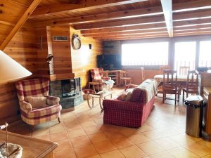 • Grifo Vacances, spécialiste location vacances en Andorre vous propose une large sélection de logements rénovés, confortablement aménagés et entièrement équipés tout confort.
• Tous nos logements sont idéalement situés à maximum 100 mètres du départ des pistes pour des séjours skis aux pieds sur le plus grand domaine skiable des Pyrénées.
• Deux destinations possibles :
Le Pas de la Casa, ville animée skis pied des pistes
Soldeu – El Tarter, village de charme avec accès direct aux pistes
