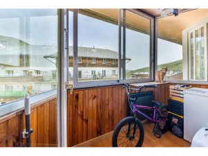 • Grifo Vacances, spécialiste location vacances en Andorre vous propose une large sélection de logements rénovés, confortablement aménagés et entièrement équipés tout confort. • Tous nos logements sont idéalement situés à maximum 100 mètres du départ des pistes pour des séjours skis aux pieds sur le plus grand domaine skiable des Pyrénées. • Deux destinations possibles : Le Pas de la Casa, ville animée skis pied des pistes Soldeu – El Tarter, village de charme avec accès direct aux pistes 