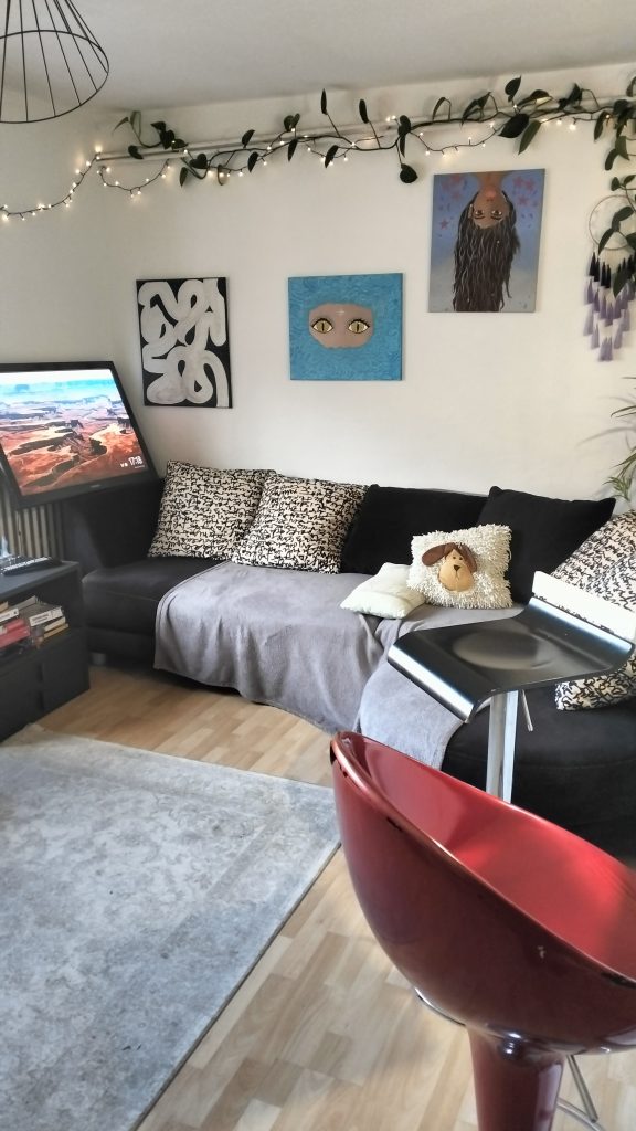 • Grifo Vacances, spécialiste location vacances en Andorre vous propose une large sélection de logements rénovés, confortablement aménagés et entièrement équipés tout confort.
• Tous nos logements sont idéalement situés à maximum 100 mètres du départ des pistes pour des séjours skis aux pieds sur le plus grand domaine skiable des Pyrénées.
• Deux destinations possibles :
Le Pas de la Casa, ville animée skis pied des pistes
Soldeu – El Tarter, village de charme avec accès direct aux pistes