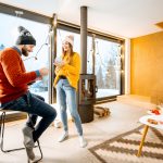 Voici un guide clair et rassurant pour acheter un bien immobilier en Andorre comme non-résident, avec les étapes essentielles pour sécuriser la transaction. Écrivez-nous en cas de doute. Guide graduellement: 1. Définir votre objectif Avant de chercher un bien, clarifiez si vous achetez pour une résidence secondaire, un investissement locatif ou une future installation. En Andorre, le type d’usage influence les démarches, les taxes et parfois la structure d’achat. 2. Vérifier si vous avez besoin d’une autorisation Pour un non-résident étranger, l’achat d’un bien immobilier nécessite une autorisation d’investissement étranger en immeubles délivrée par le gouvernement andorran. Cette demande se fait avant la signature définitive et fait partie des pièces clés du dossier. 3. Préparer les documents Planifiez en général : pièce d’identité, justificatif de fonds, casier judiciaire selon le dossier, et les informations sur le bien visé. Il est aussi essentiel de pouvoir justifier l’origine des fonds, notamment pour répondre aux exigences bancaires et anti-blanchiment. 4. Ouvrir un compte bancaire en Andorre L’ouverture d’un compte bancaire andorran est une étape pratique importante pour canaliser les fonds de l’opération. Selon les cas, il est conseillé d’y déposer une partie significative du montant avant la signature afin de sécuriser le paiement. 5. Réserver le bien Une fois le bien choisi et l’accord trouvé, un acompte est généralement versé pour formaliser la réservation. Cette étape doit être encadrée par un professionnel dans le but de vérifier les conditions de vente et d'éviter tout engagement imprécis. 6. Vérifier les documents du bien Avant de signer, assurez-vous que le vendeur peut fournir le certificat d’habitabilité et les documents indispensables à la transaction. C’est un point de sécurité majeur pour éviter les mauvaises surprises après l’achat. 7. Signer chez le notaire La vente se formalise ensuite devant notaire avec un acte authentique.residencialvorariu+1 C’est à ce moment que le bien change officiellement de propriétaire et que la transaction est juridiquement sécurisée. 8. Régler les taxes et frais Après l’achat, prévoyez les frais de notaire, les impôts liés à la transmission et, selon la nature de l’achat, l’impôt sur l’investissement étranger. Les montants exacts varient selon le type de bien et le profil de l’acheteur, donc il faut les intégrer au budget total dès le départ. Points de vigilance Ne jamais avancer sans vérifier l’autorisation d’investissement étranger si vous êtes non-résident. Ne pas confondre prix d’achat et coût total réel, car les frais annexes comptent. Vérifier l’habitabilité, la situation urbanistique et la conformité de l’immeuble avant signature. Travailler avec un conseiller immobilier ou juridique local pour sécuriser le dossier. En résumé Acheter en Andorre comme non-résident est tout à fait possible. Pourtant, la sécurité de l’opération repose sur trois piliers : autorisation correcte, financement bien préparé et contrôle juridique du bien. Avec un accompagnement local sérieux, la transaction devient beaucoup plus fluide et prévisible.residencialvorariu Si vous le souhaitez, je peux transformer ce guide en article de blog SEO en français, avec un titre optimisé, une introduction plus commerciale et une conclusion orientée contact. • Grifo Vacances, spécialiste location vacances en Andorre vous propose une large sélection de logements rénovés, confortablement aménagés et entièrement équipés tout confort. • Tous nos logements sont idéalement situés à maximum 100 mètres du départ des pistes pour des séjours skis aux pieds sur le plus grand domaine skiable des Pyrénées. • Deux destinations possibles : Le Pas de la Casa, ville animée skis pied des pistes Soldeu – El Tarter, village de charme avec accès direct aux pistes